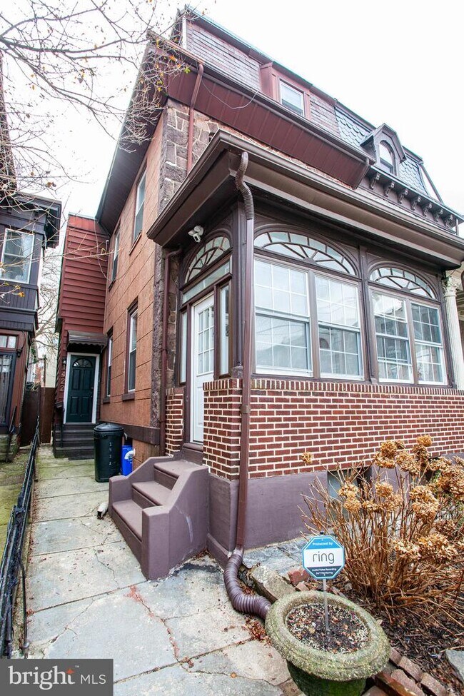 Foto del edificio - 1422 Castle Ave