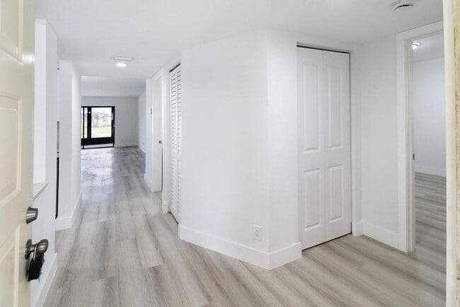 Building Photo - 7270 Ashford Pl