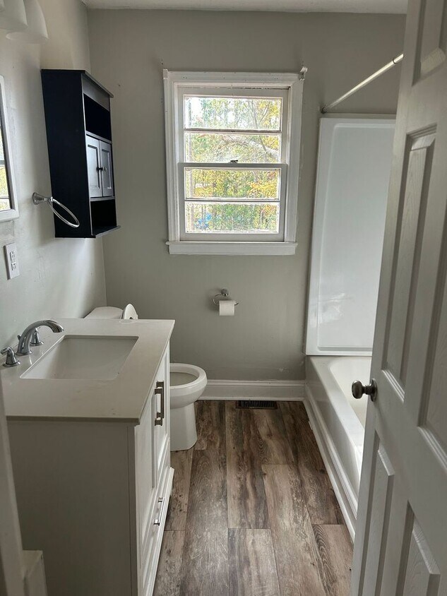 Foto del edificio - 4-Bedroom, 1-Bath Home in Sharon, SC
