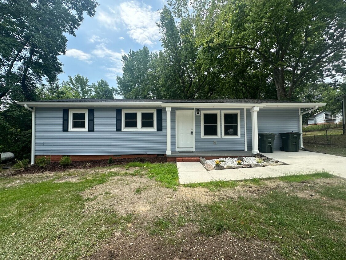 Primary Photo - 320 Kellogg ~ HR Smith ~ NEWLY RENOVATED