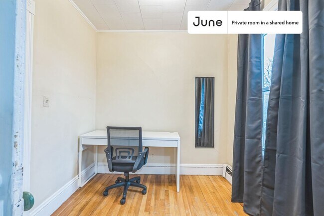 Building Photo - Room in Shared 4 bed/1 bath home