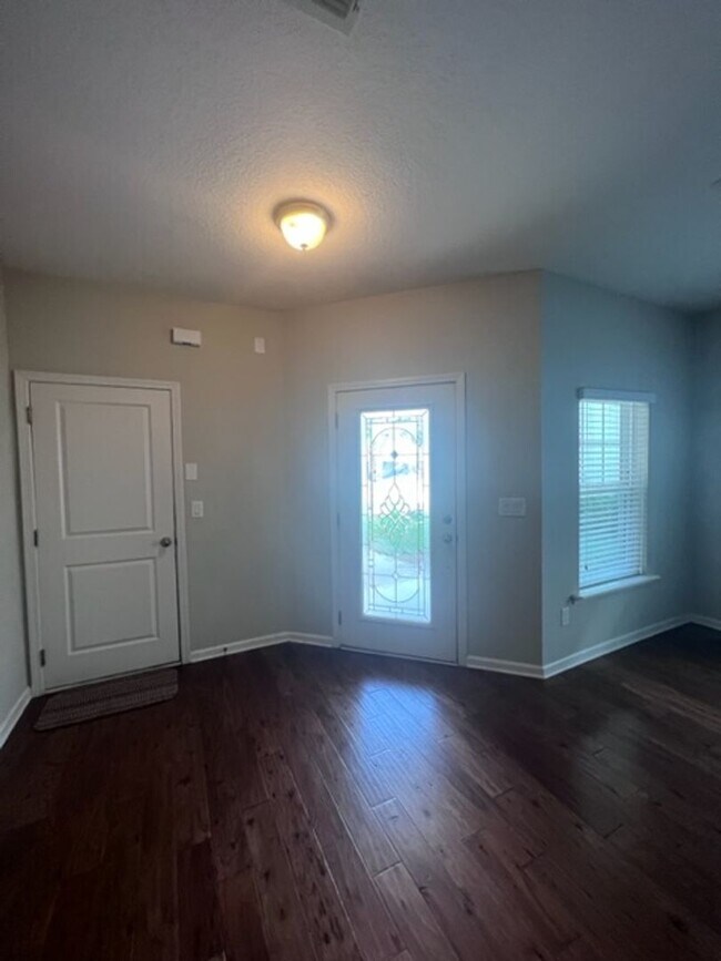 Building Photo - 37 Fernbrook Dr