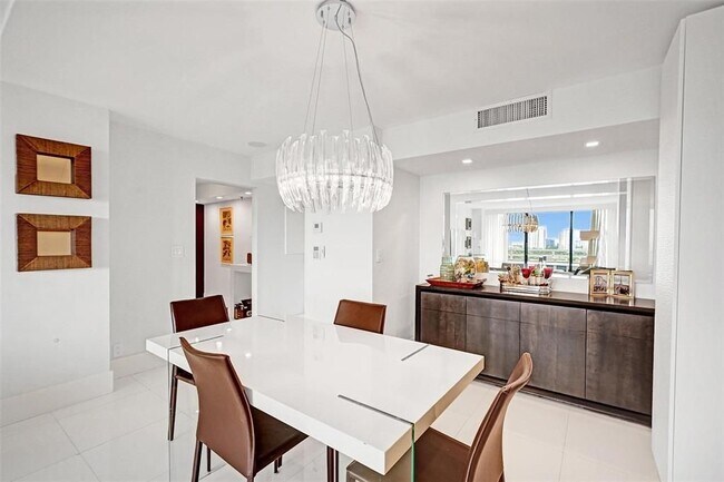 Foto del edificio - 20355 NE 34th Ct