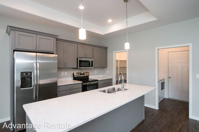 Foto del edificio - 5 br, 3 bath House - 175 Charles Drive