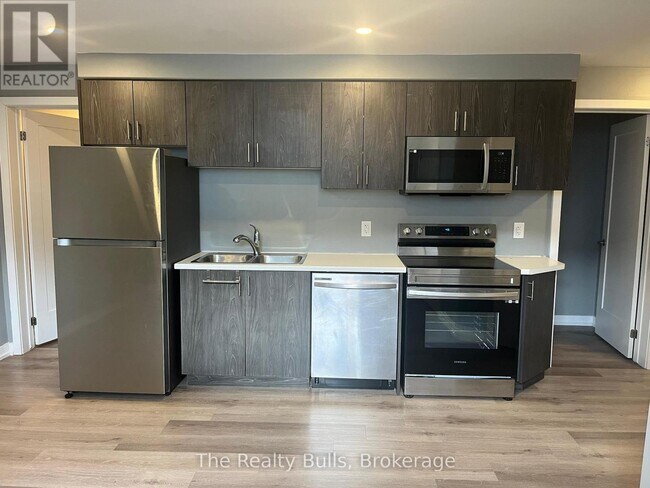 Photo du bâtiment - 812 - 4263 FOURTH AVENUE