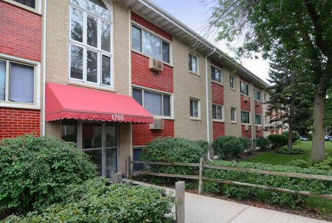 Foto del edificio - Carroll Court Apartments