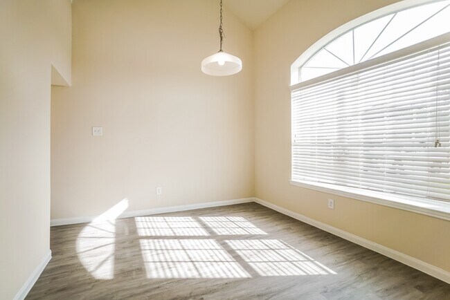 Foto del edificio - 2402 Connors Path Ct