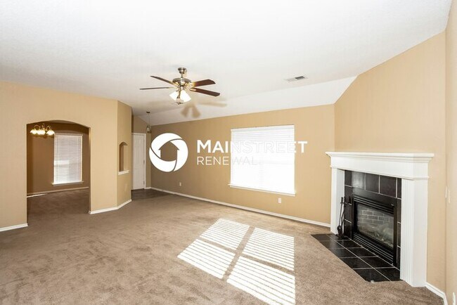 Foto del edificio - 3 Bedroom Pet-Friendly Home in Yukon, OK w...