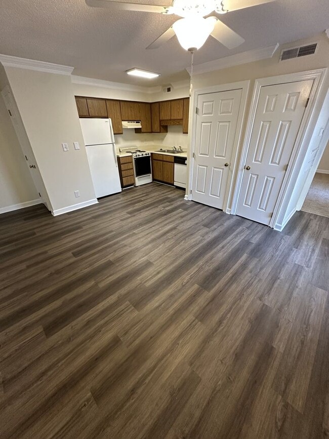 Building Photo - 1 Bedroom 1 Bathroom Condo!