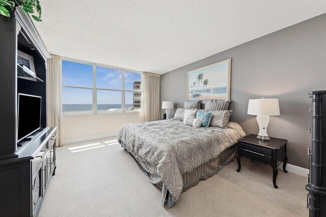 Foto del edificio - 328 N Ocean Blvd