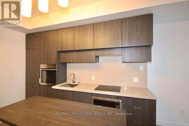Photo du bâtiment - 3010-3018 EGLINTON Ave