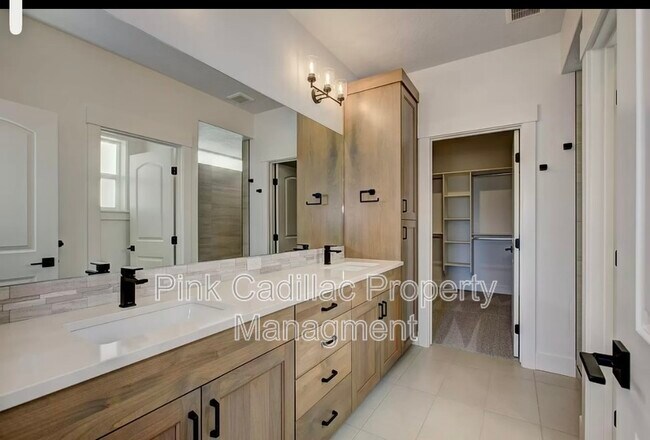 Foto del edificio - 490 S Steephead Ln