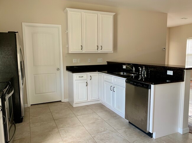 spacious kitchen - 124 Matt Blvd