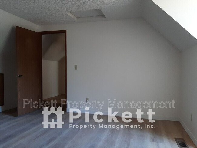 Foto del edificio - 770 NW Apple Blossom Loop