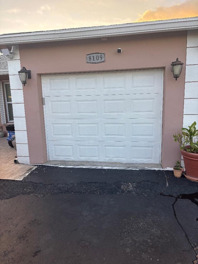 Foto del edificio - 8109 NW 74th Terrace