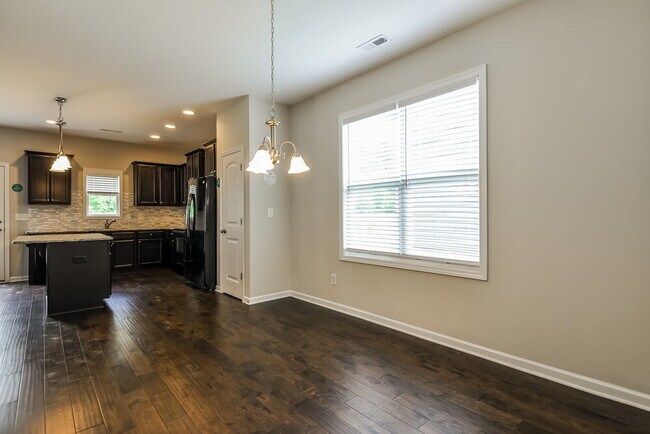 Foto del edificio - 157 Golden Gate Pkwy