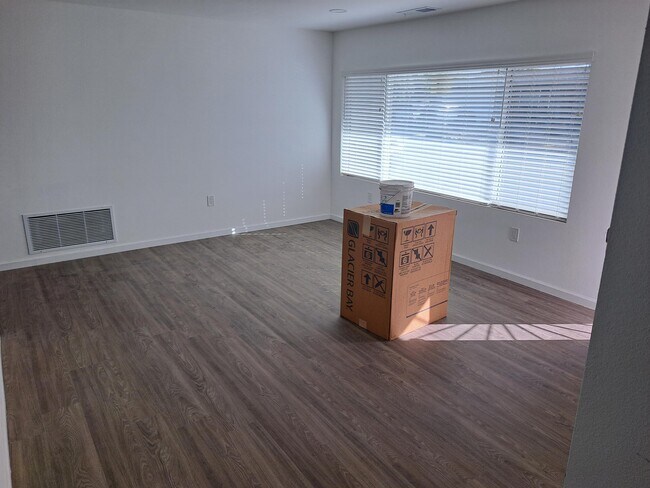 Building Photo - 6404 Cleo St