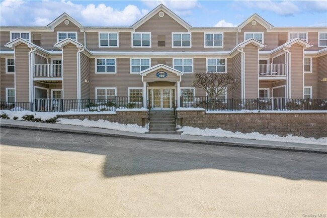 Building Photo - 100 Woodcrest Ln