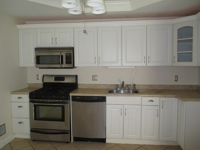 Foto del edificio - Renovated 3 Bedroom Townhome in Violetvill...