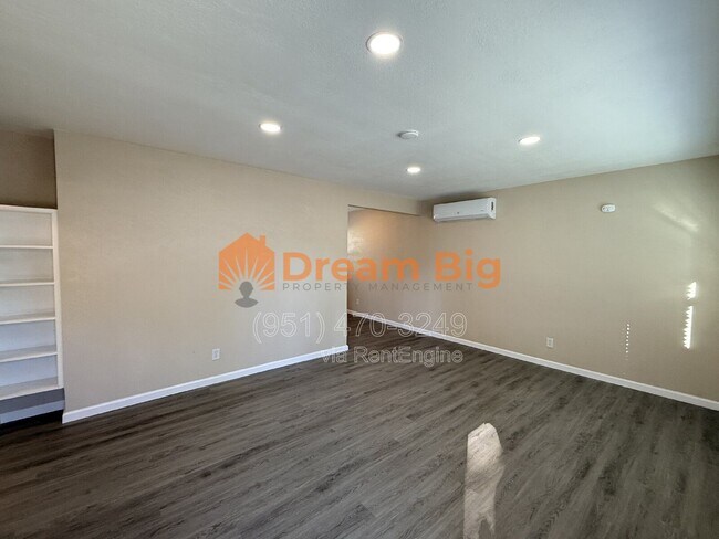 Foto del edificio - 1365 Stillman Ave