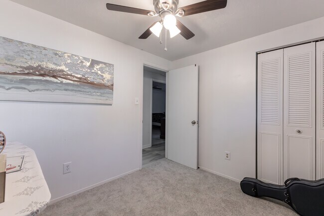 Foto del edificio - 617 Wisteria Rd