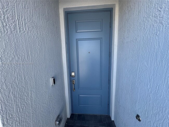 Building Photo - 5726 Divine Dr