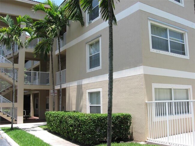 Building Photo - 2941 Riverside Dr