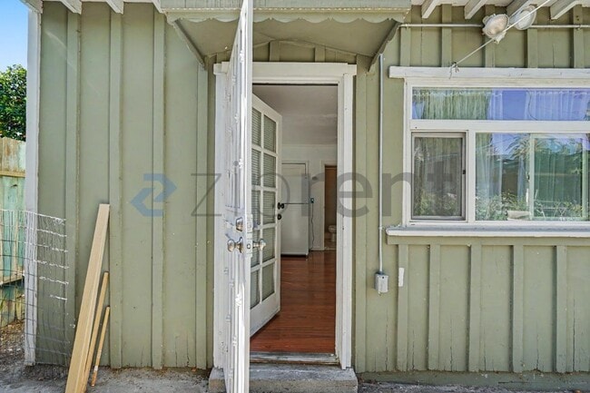 Building Photo - Unit Single bedroom