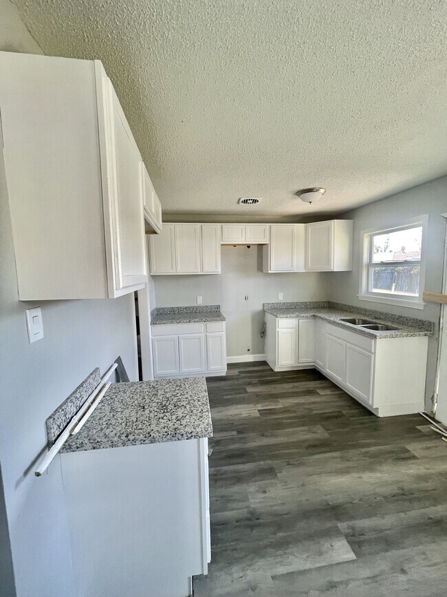 Foto del edificio - Lauradale Dr.