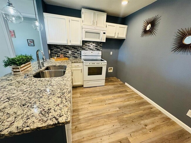 Building Photo - 1624 Aquarena Springs Dr