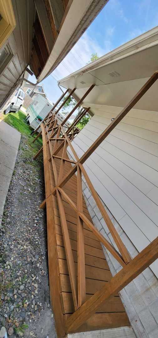 Building Photo - Spacious 3 Bed / 2 Bath Home – Updated & M...
