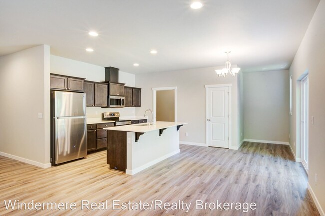 Building Photo - 4 br, 2.5 bath House - 8426 63rd Pl NE