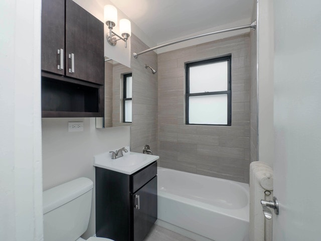 Building Photo - 915 W Schubert Ave