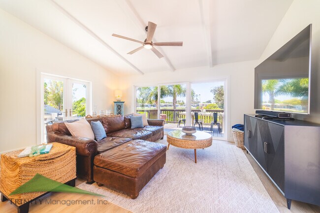 Building Photo - 920 Avenida De San Clemente