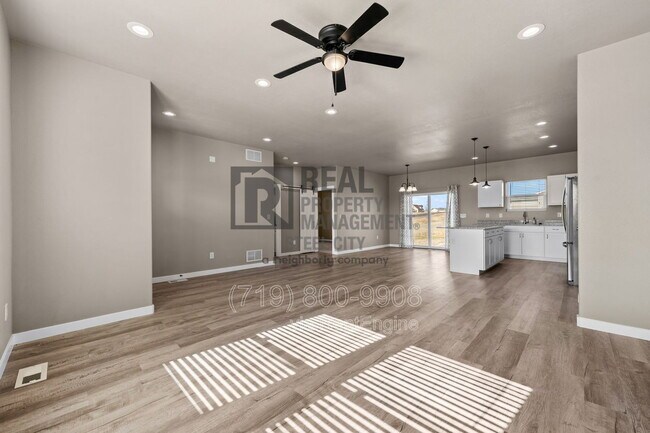 Foto del edificio - 295 W Acorn Dr