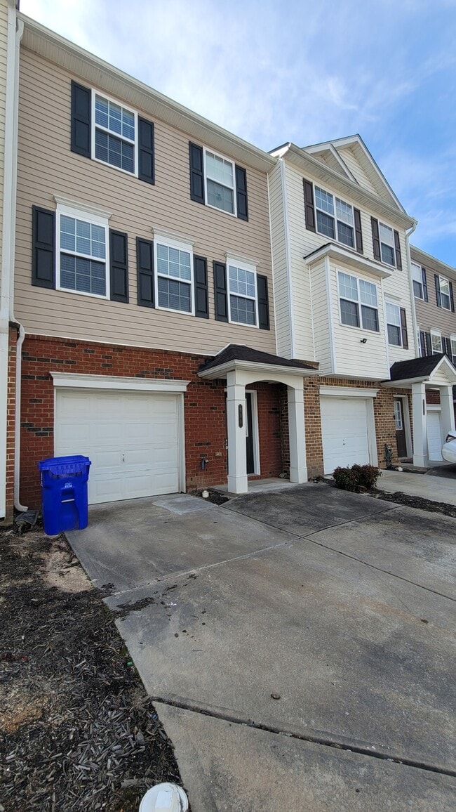Building Photo - 935 Society Cir