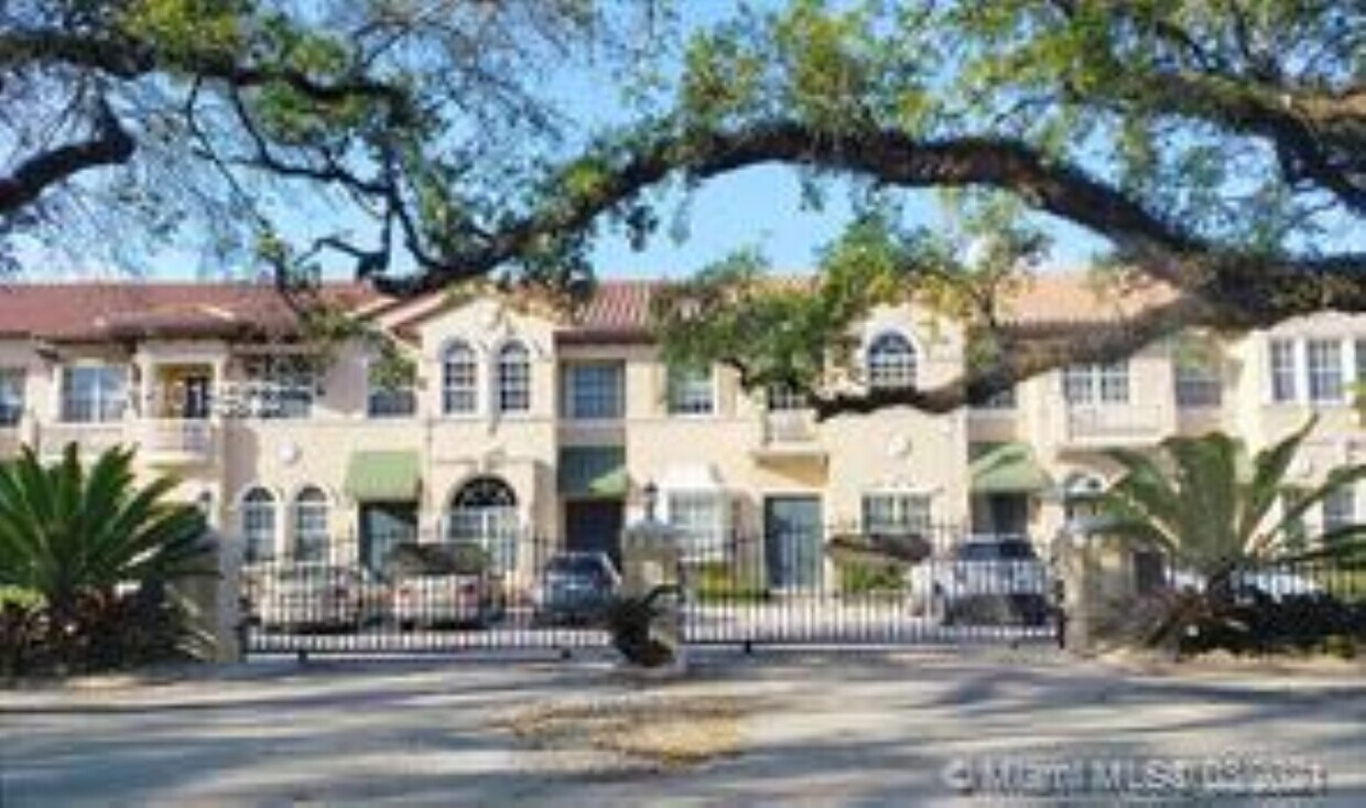 Building Photo - 431 Coral Way