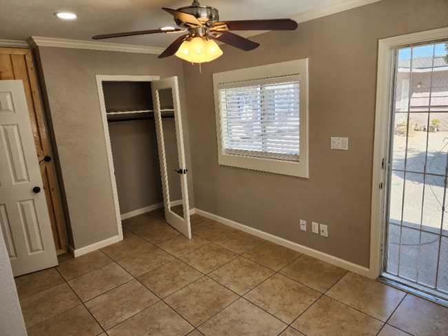 Building Photo - 721 S Pine St