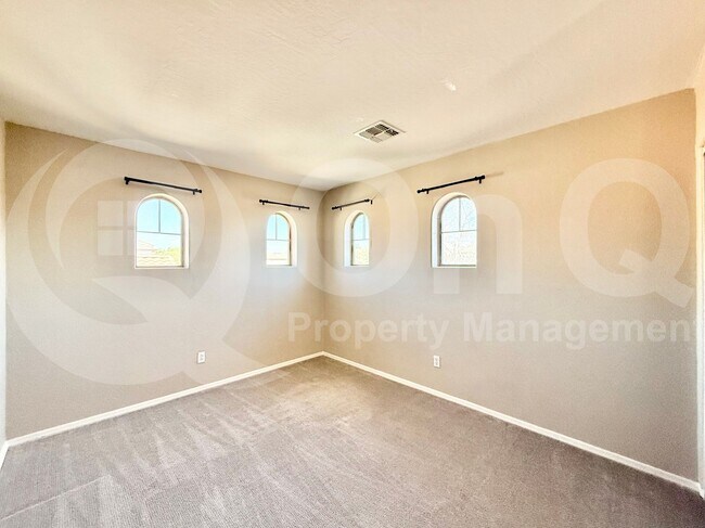 Building Photo - 3318 E Pinot Noir Ave