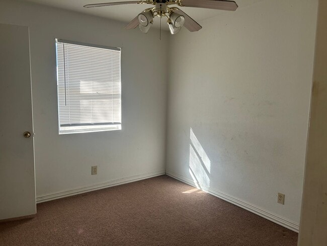 Building Photo - 1605 Muse St