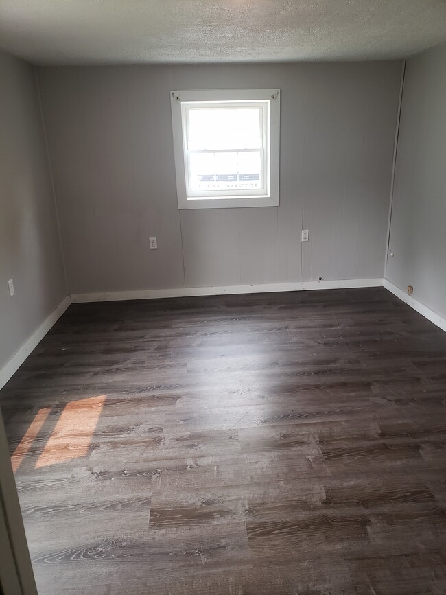 Building Photo - 215 3rd St