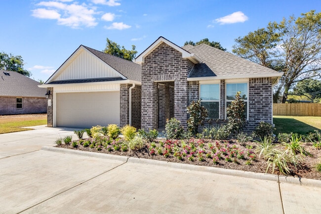 Building Photo - 118 Yardley Dr