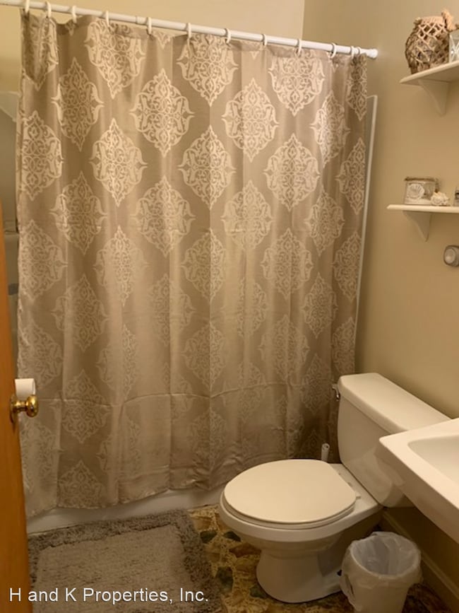 Building Photo - 2 br, 1 bath House - 54 Hunter Hill Ext.