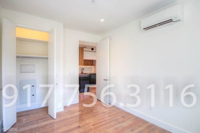 Foto del edificio - 72 Ralph Ave