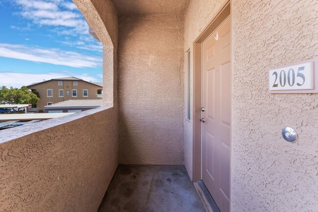Foto del edificio - Upgraded condo in gated community
