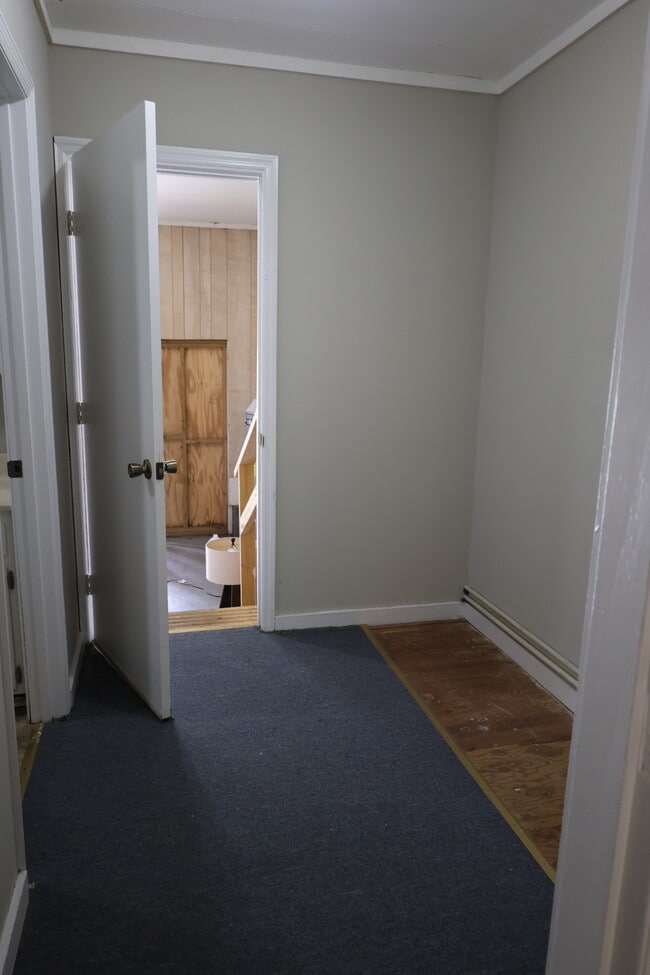 Building Photo - 104 Catherine Ave