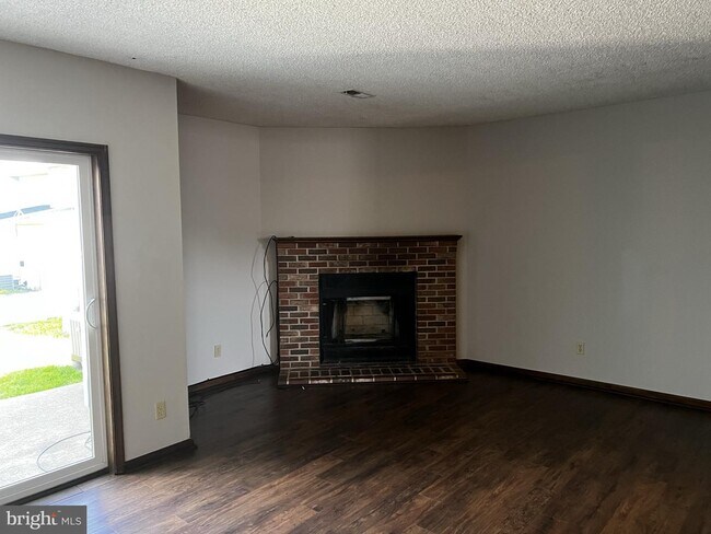 Foto del edificio - 45752 Military Ln