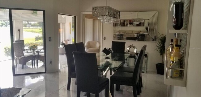 Foto del edificio - 8350 Mooring Cir