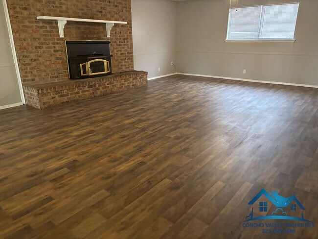 Foto del edificio - 8575 Grape Creek Rd