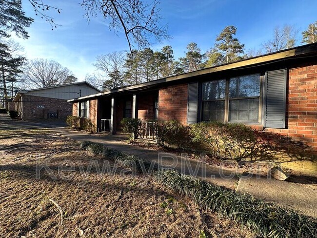 Building Photo - 4589 Hickory Dr